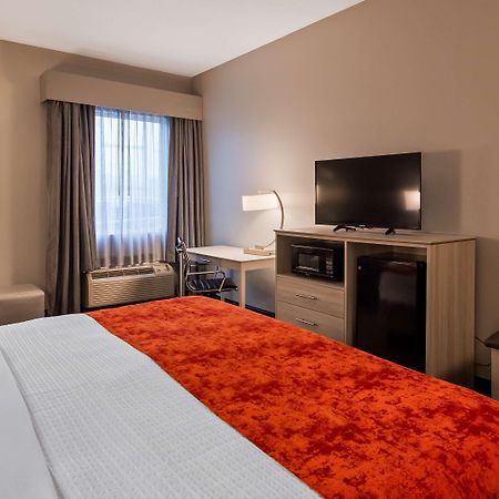 Best Western Plus New Cumberland Ngoại thất bức ảnh