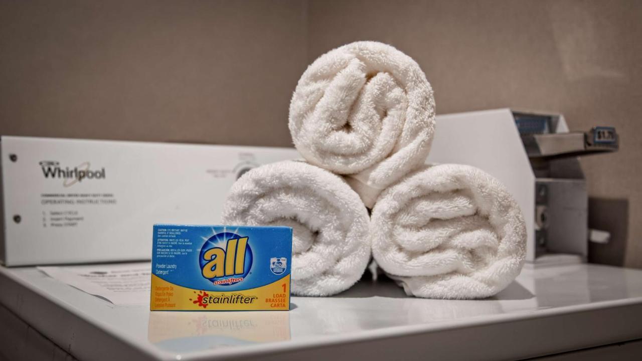 Best Western Plus New Cumberland Ngoại thất bức ảnh