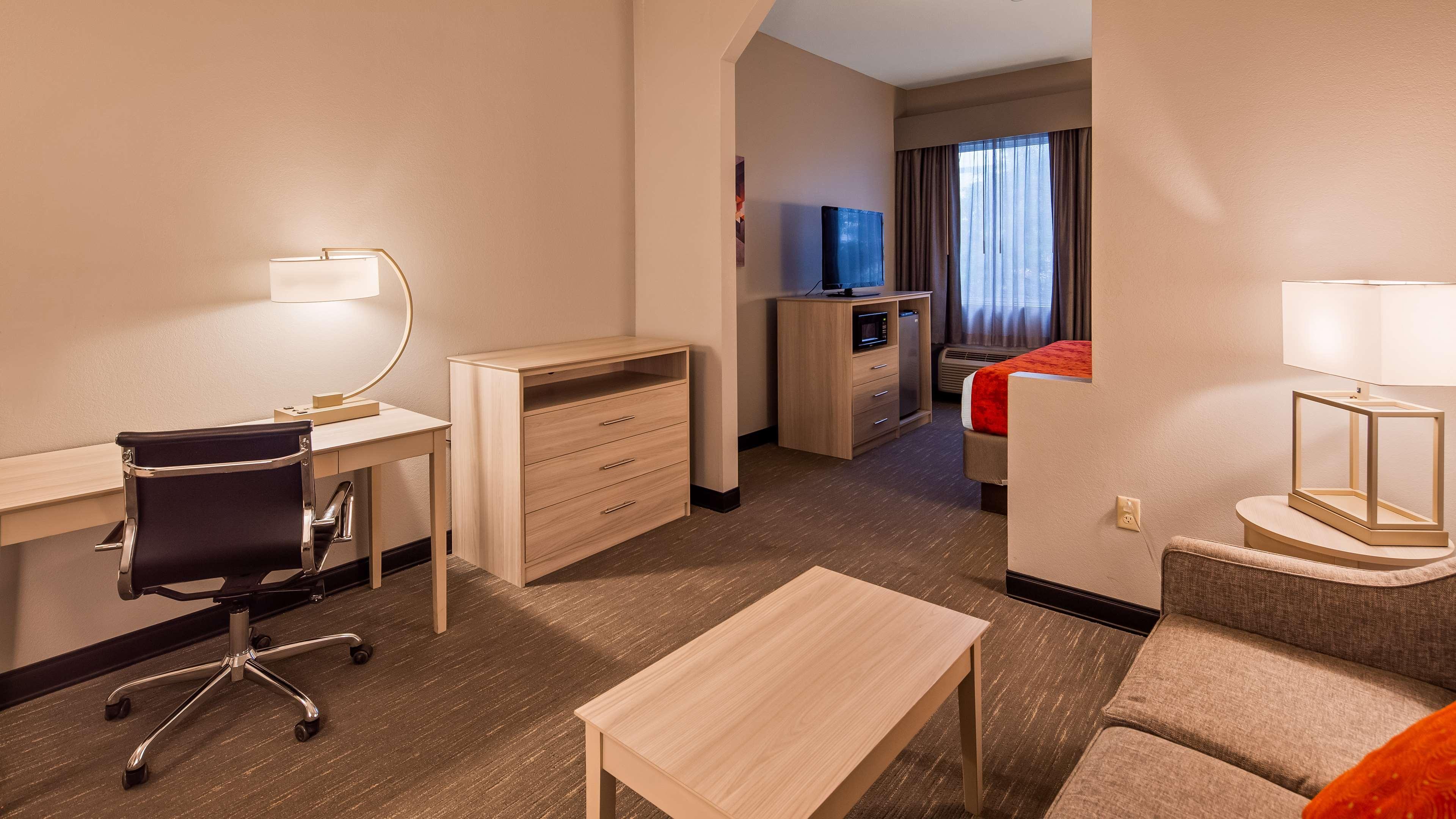 Best Western Plus New Cumberland Ngoại thất bức ảnh