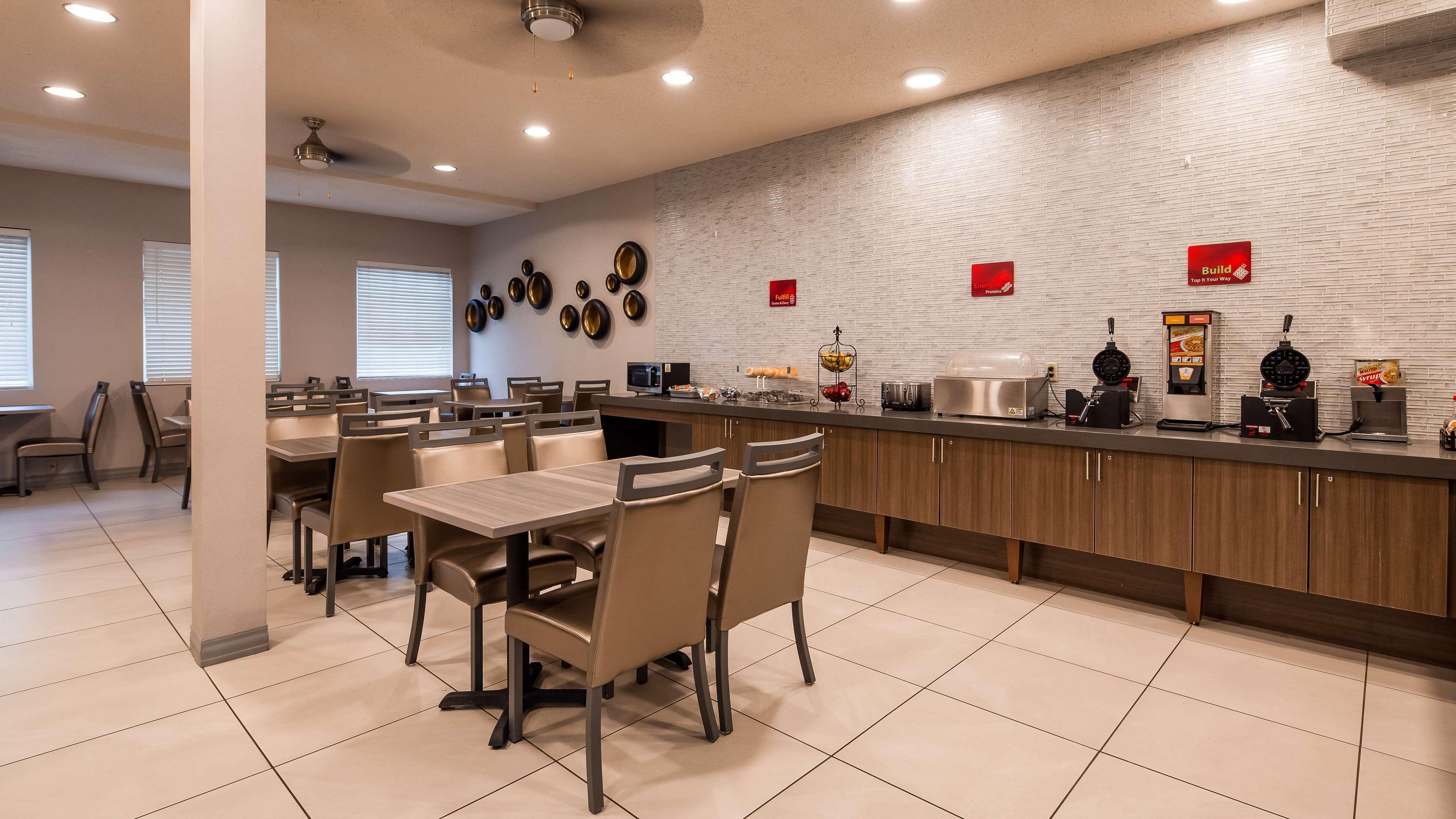 Best Western Plus New Cumberland Ngoại thất bức ảnh
