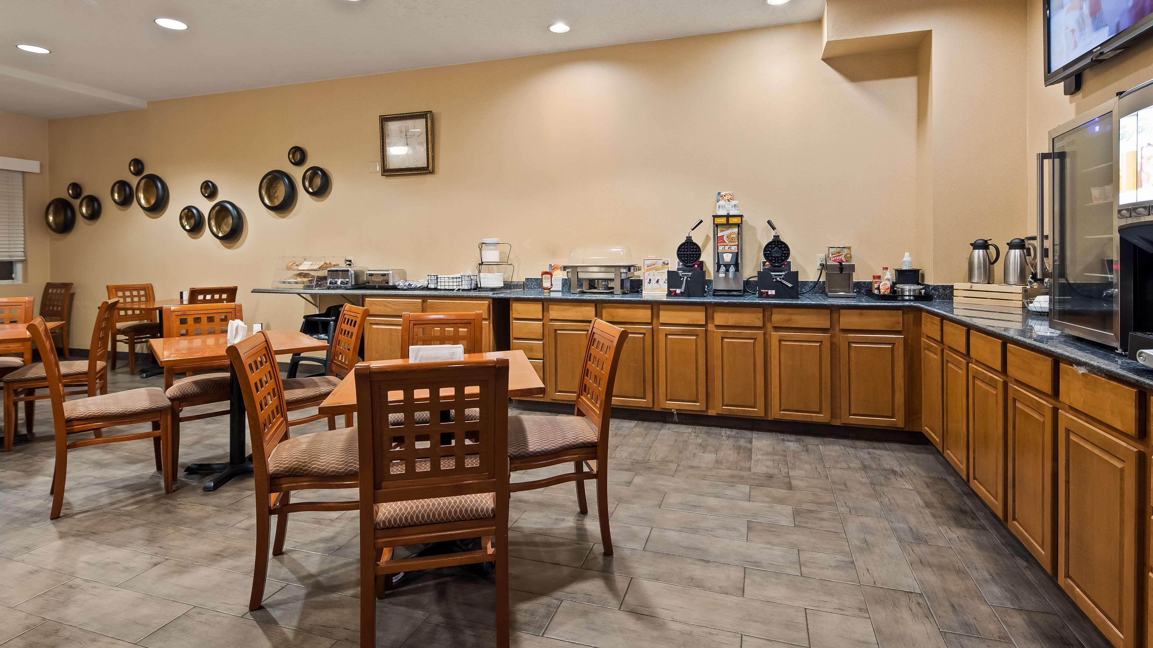 Best Western Plus New Cumberland Ngoại thất bức ảnh