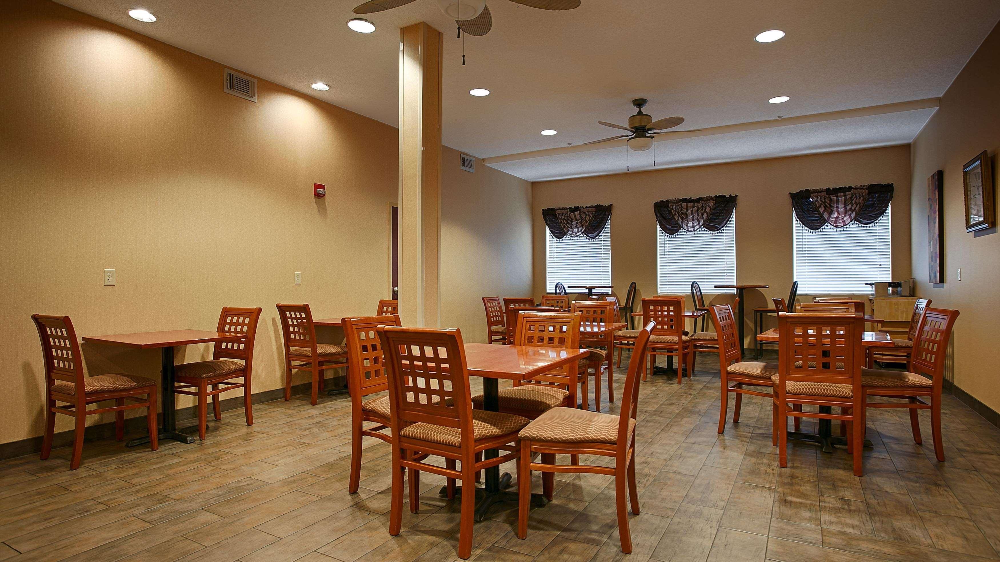Best Western Plus New Cumberland Ngoại thất bức ảnh