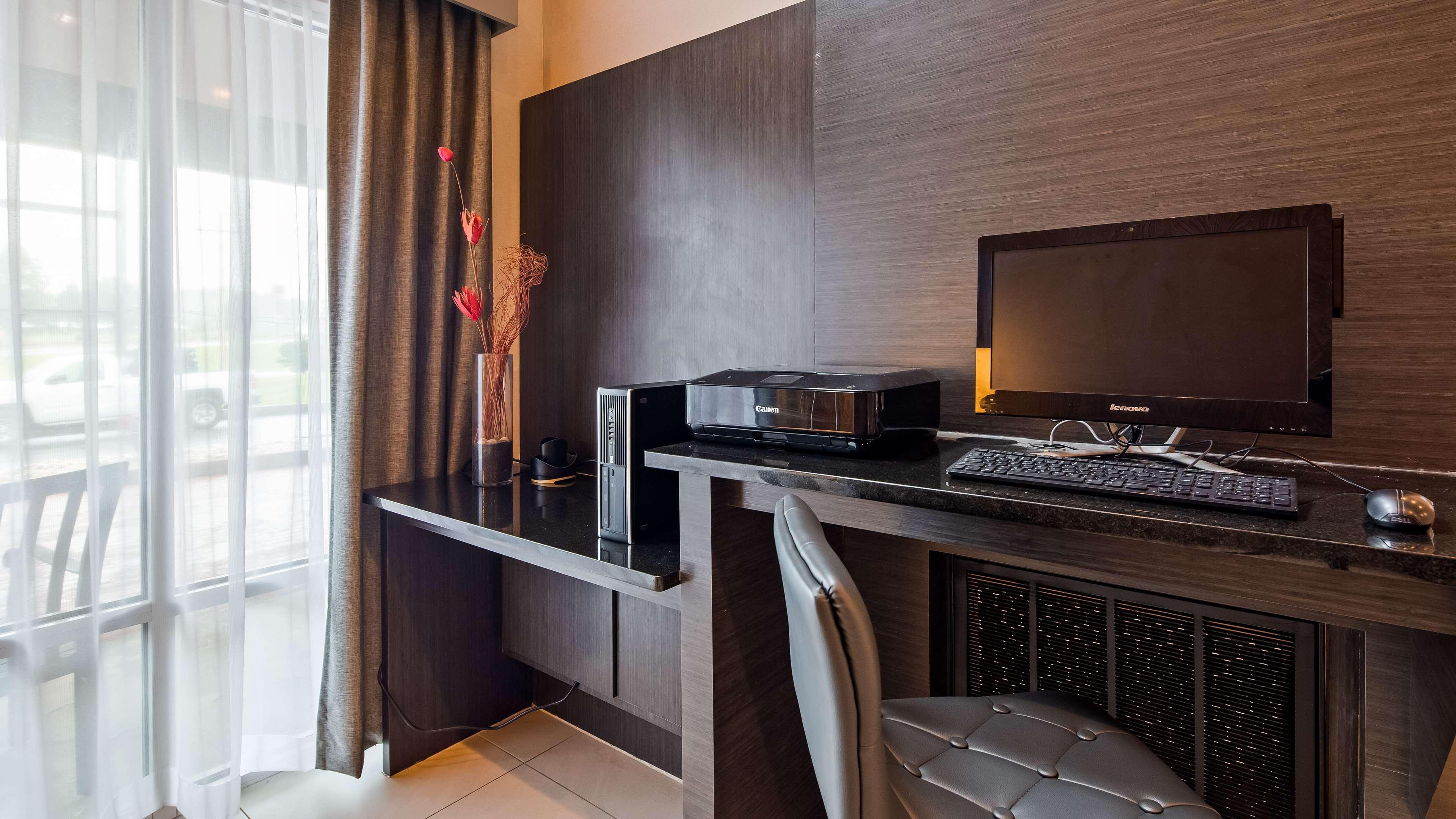 Best Western Plus New Cumberland Ngoại thất bức ảnh