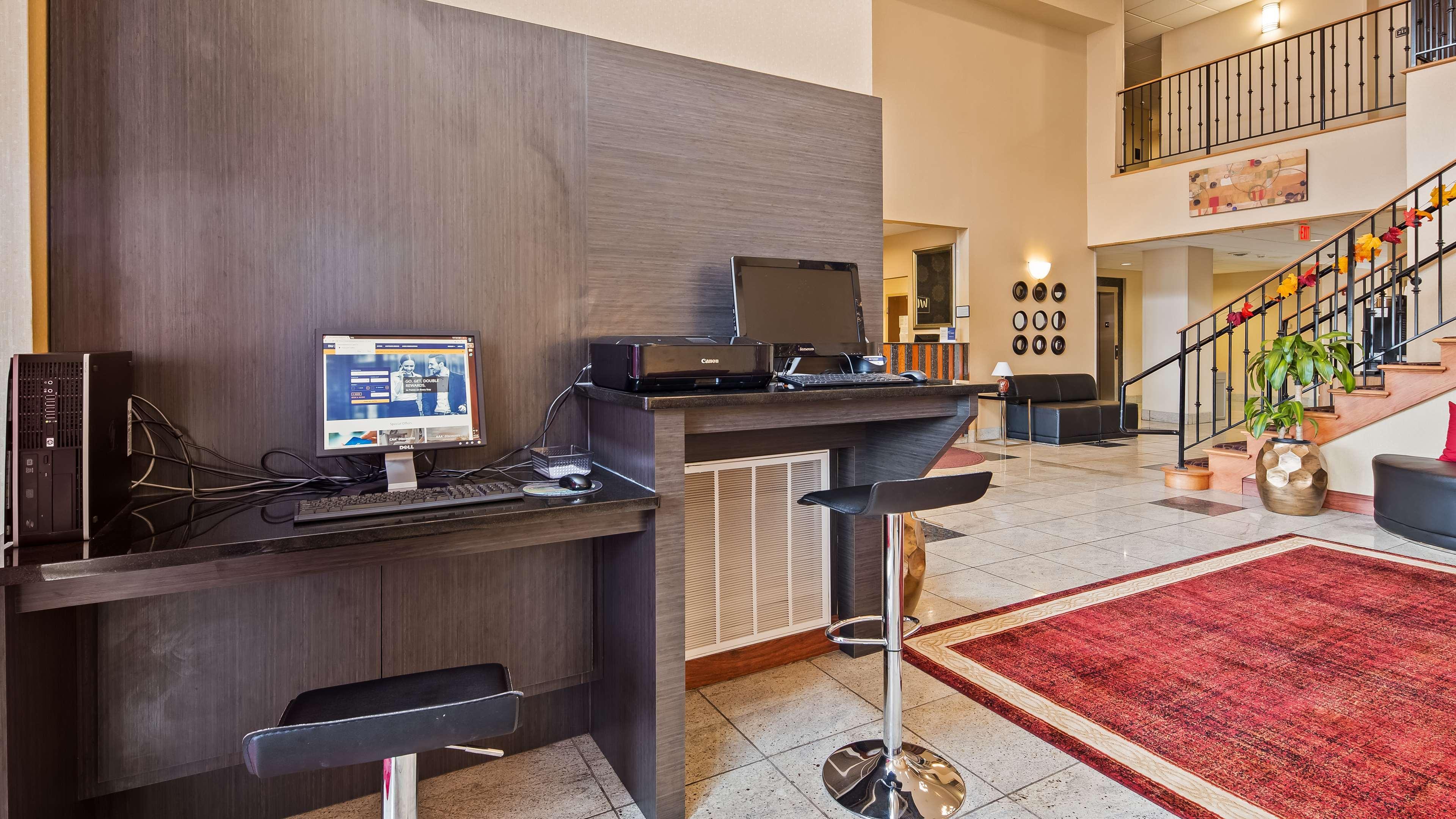 Best Western Plus New Cumberland Ngoại thất bức ảnh