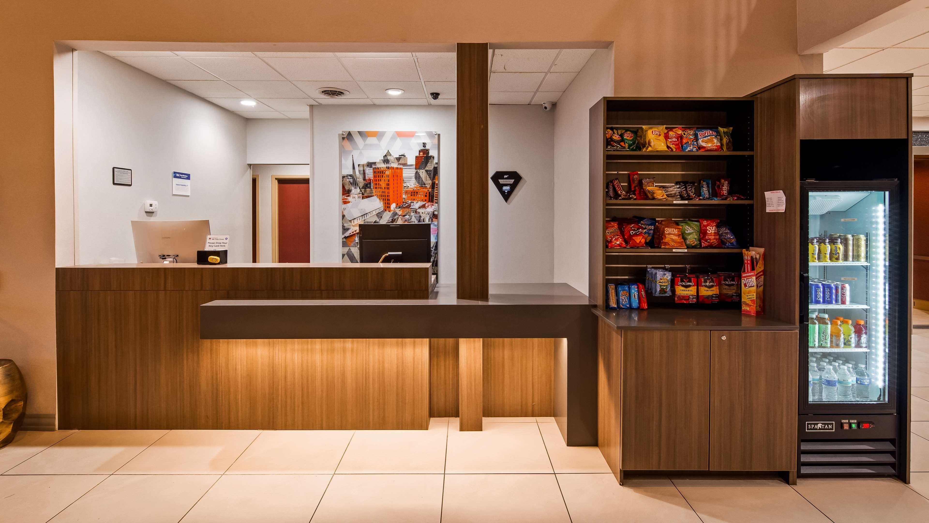 Best Western Plus New Cumberland Ngoại thất bức ảnh