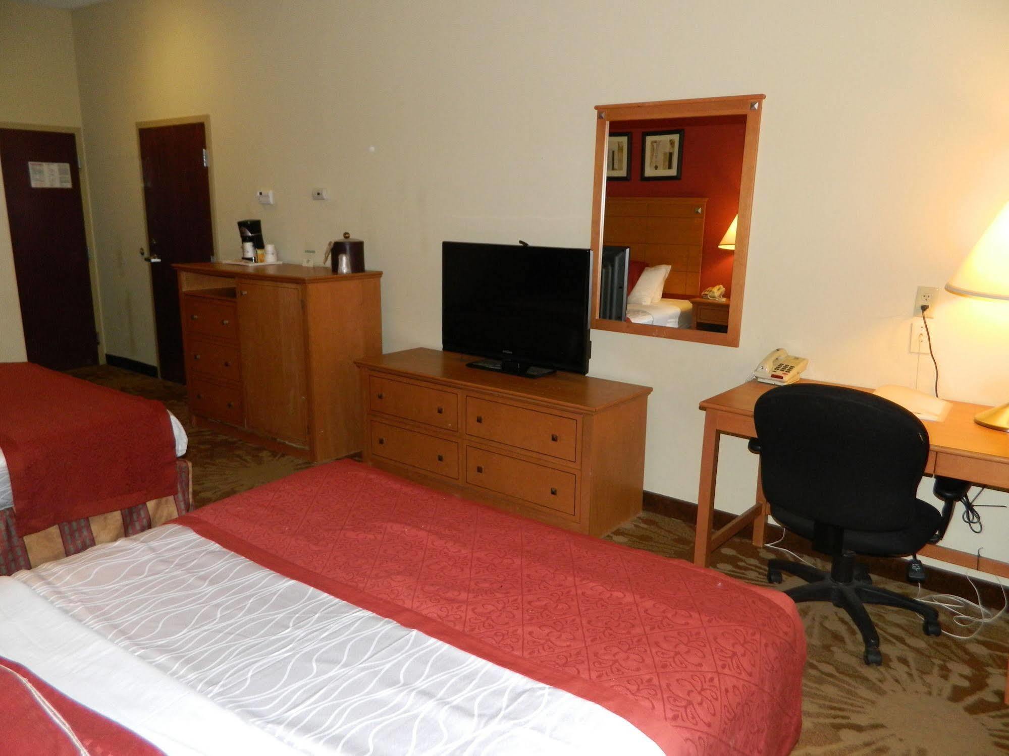 Best Western Plus New Cumberland Ngoại thất bức ảnh